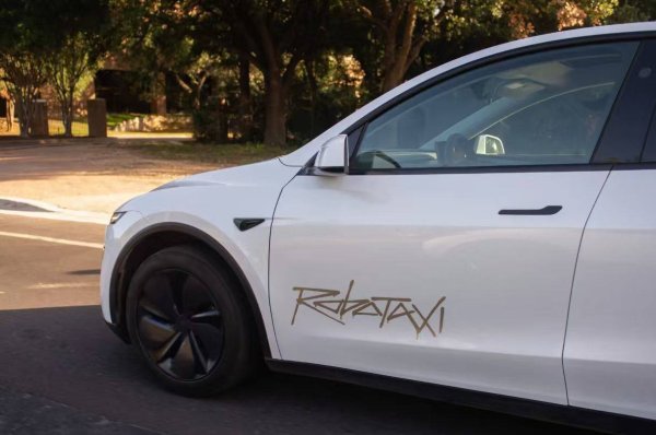 金财配资 规模要扩大了？特斯拉宣布向公众开放Robotaxi应用